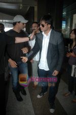  Vivek Oberoi with wife Priyanka Alva after marriage arrive at Mumbai airport on 30th Oct 2010 (52).JPG